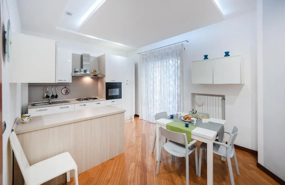 Napoli Charming Apartments Vomero "Fashion And Glamour"-1